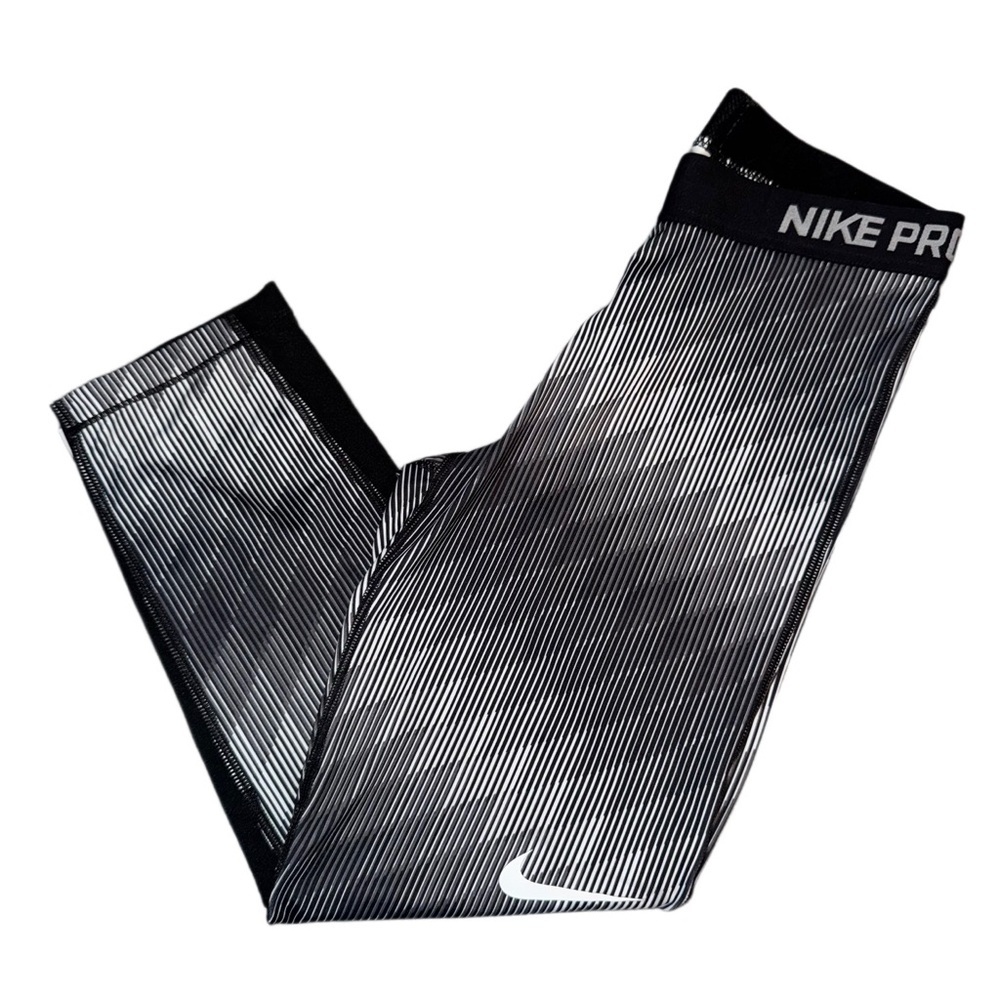 Nike Pro Dri-FIT Stairstep Capri Leggings Women’s Size Medium Black and White